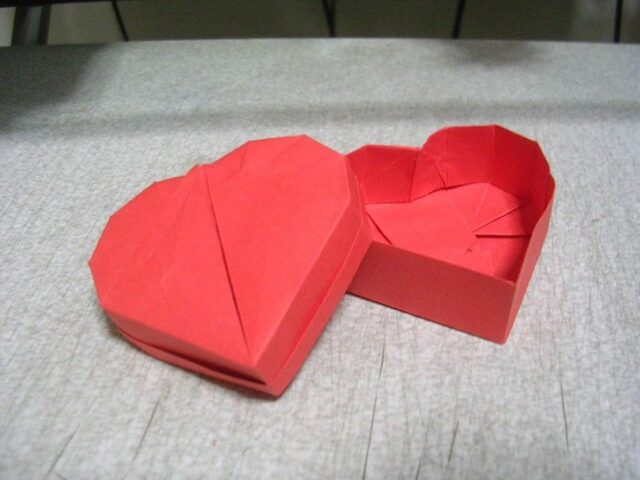 Cách làm hộp giấy hình trái tim