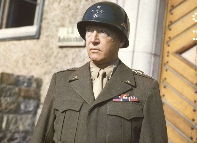 Chiến lược gia George S. Patton ghi nhật ký bằng sổ tay từ năm 2 đại học