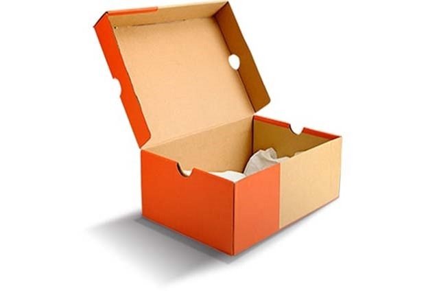 Sử dụng vỏ hộp giấy má gom bảo vệ giầy hiệu quả