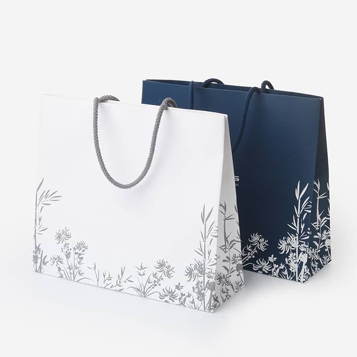Mẫu in túi giấy cho shop thời trang màu trắng xanh