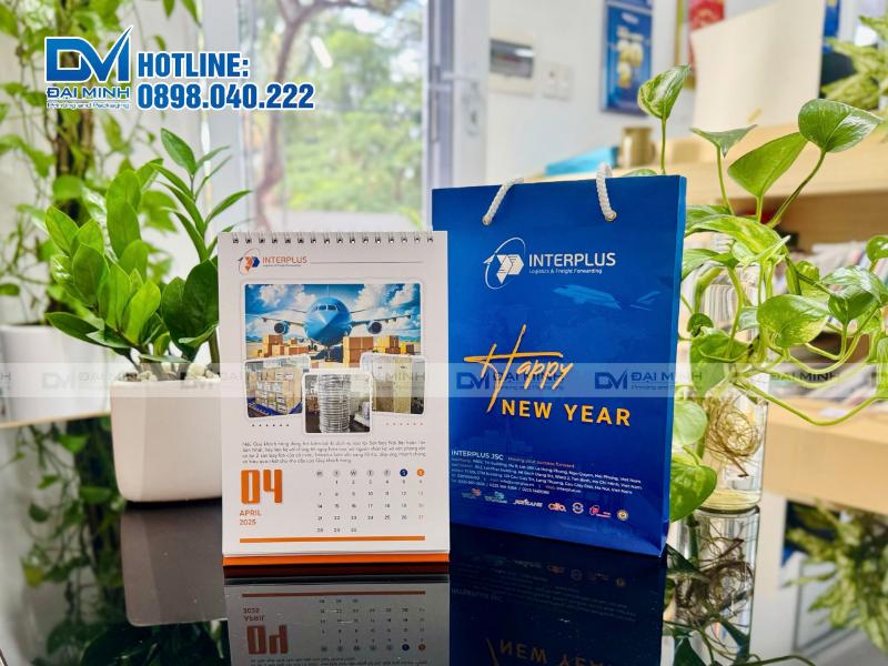 Lịch để bàn cho công ty vân chuyển hàng không InterPlus